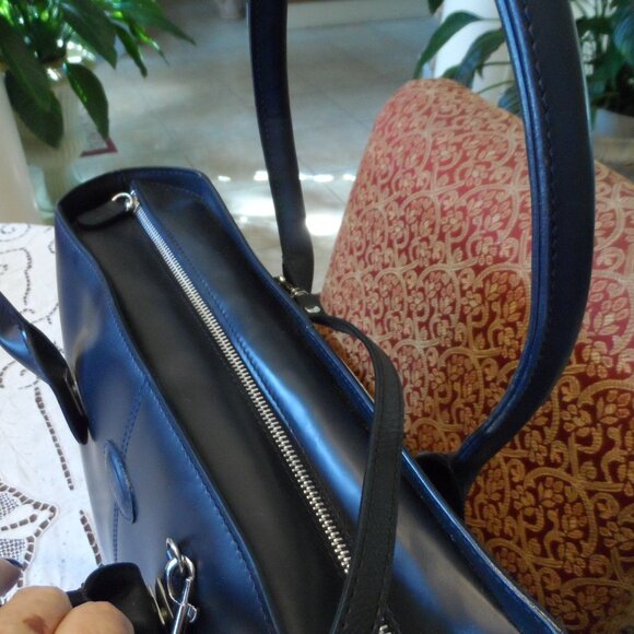 Tod's Dark Navy Blue Smooth Calf Leather "D" Shoulder Bag - Picture 5 of 16